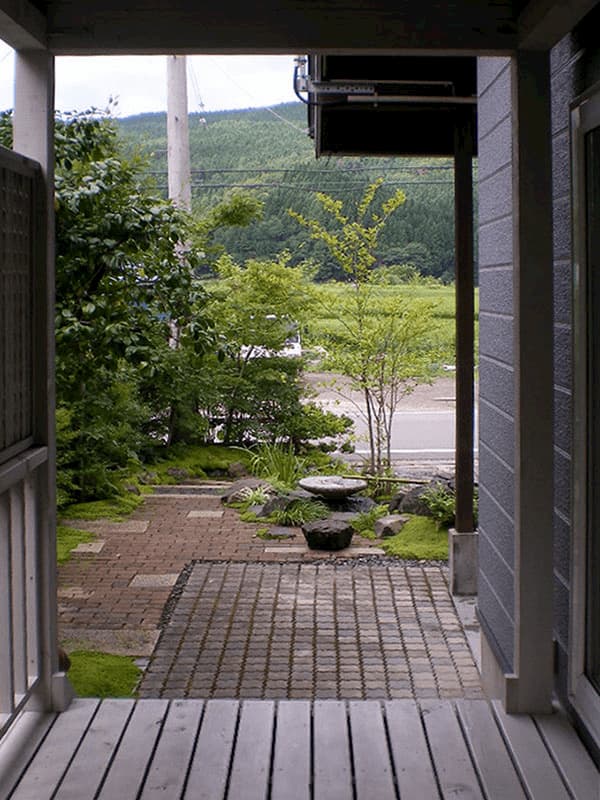 デッキから見た庭