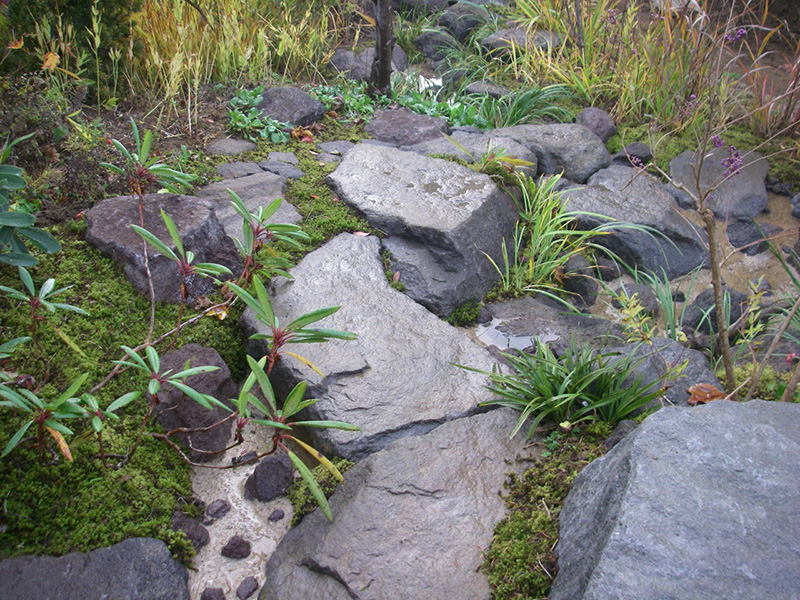 流れに架けた石橋
