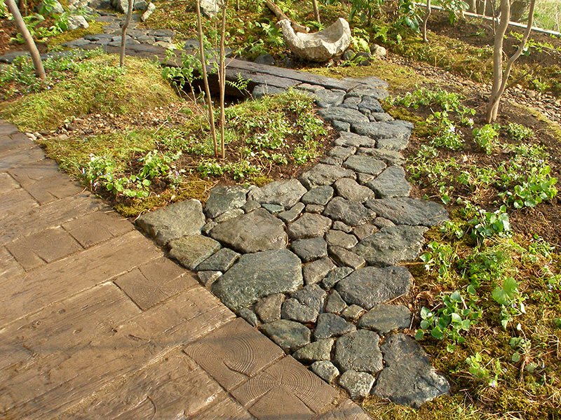 アプローチから石畳の園路、木道への繋がり
