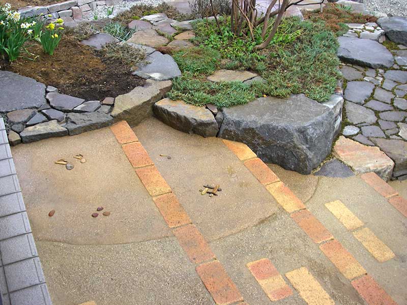 レンガと洗い出しで作った音楽階段