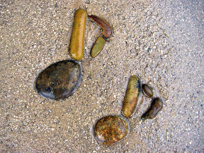 洗い出しの中に埋め込んだ石の八分音符